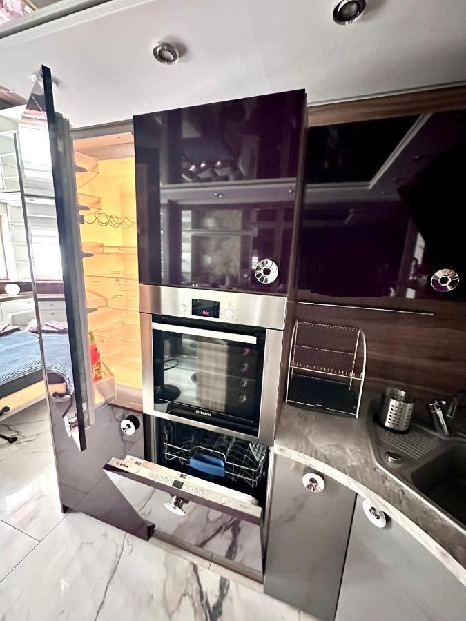 Deluxury Mirror Apartament Centrum Варшава Экстерьер фото