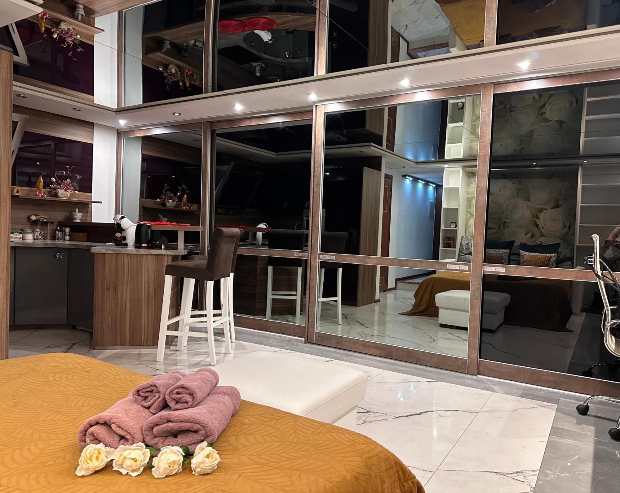 Deluxury Mirror Apartament Centrum Варшава Экстерьер фото