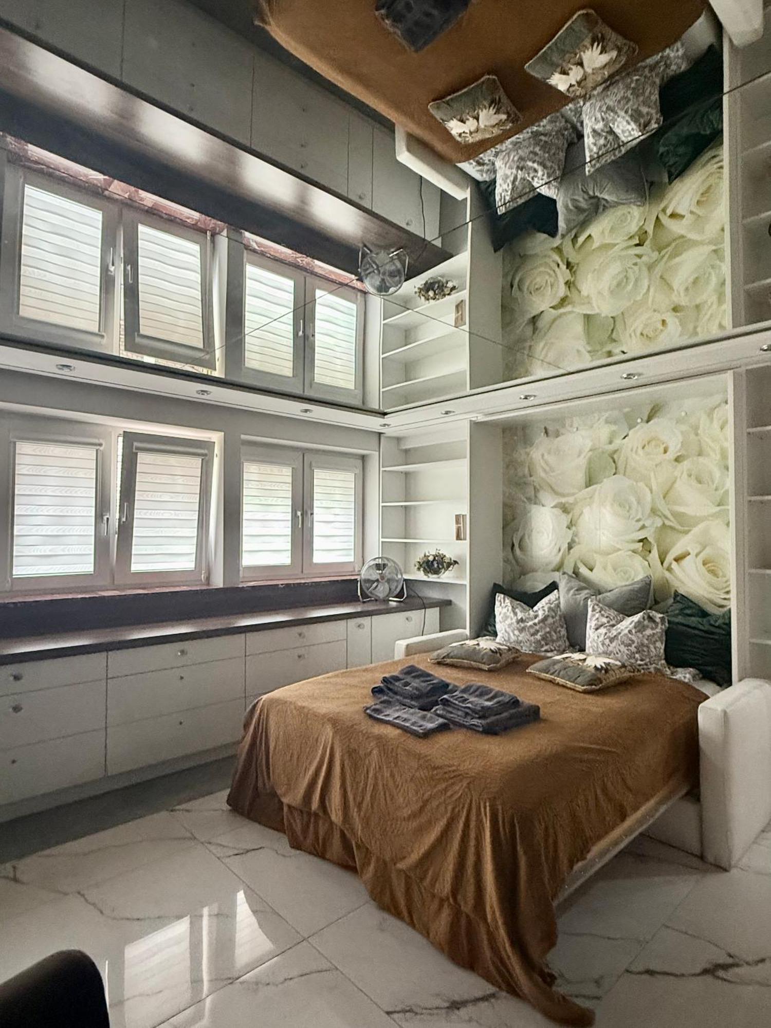 Deluxury Mirror Apartament Centrum Варшава Экстерьер фото