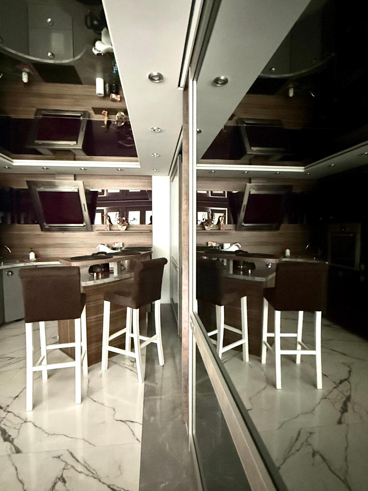 Deluxury Mirror Apartament Centrum Варшава Экстерьер фото