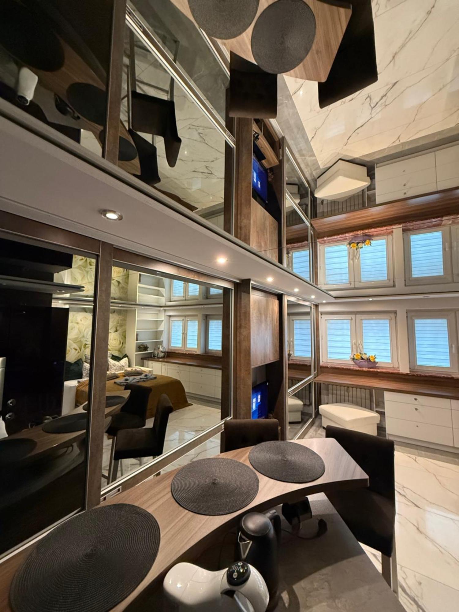 Deluxury Mirror Apartament Centrum Варшава Экстерьер фото